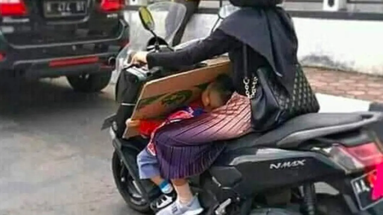 6 Kelakuan Kocak Orangtua Saat Asuh Anak, Dijamin Bikin Ketawa