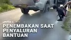 Rombongan pegawai Dinas Pertanian Kabupaten Jayawijaya, ditembak orang tak dikenal saat menyalurkan bantuan bibit ternak di Kampung Kimbim, Papua Pegunungan. Ada tiga orang tewas di tempat.