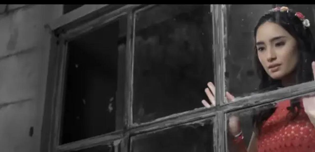Potret Maxime Bouttier Muda Jadi Model Video Klip Ariel Noah Berjudul Ini Cinta, Kini Jadi Sorotan