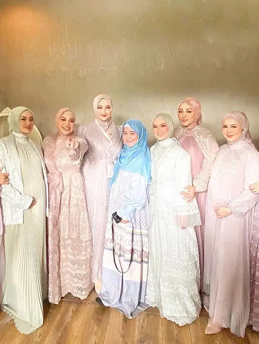 Dibidik oleh kamera fotografer Diera Bachir, geng Mamayu menunjukkan pesona dan kekompakan mereka. [@dierabachir].