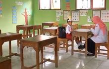 Sunyi tanpa Riuh, Anak Ini Sendirian jadi Murid Baru SD di Kendalrejo Jatim
