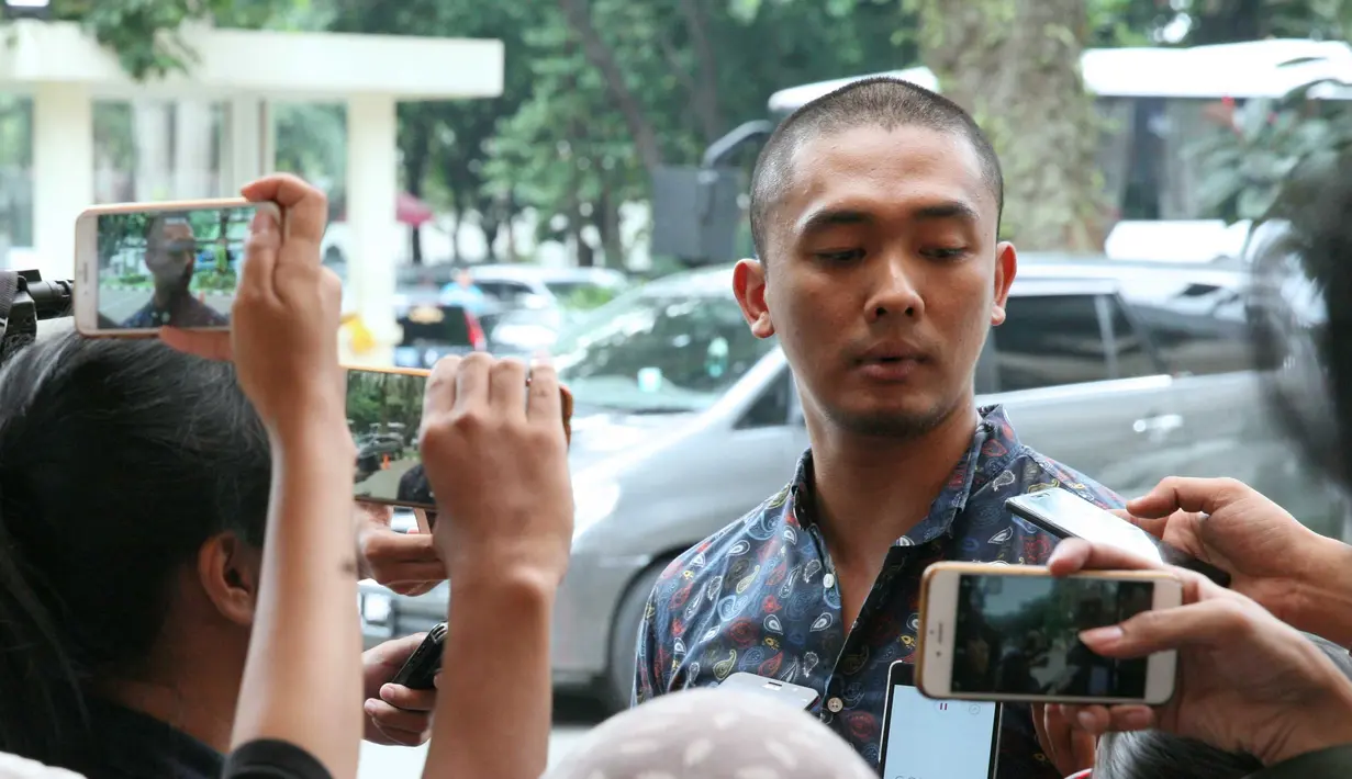 Tidak hanya dirinya, dalam waktu bersamaan, ada juga artis lain yang juga menjadi korban tweet palsu. Diantaranya ada Prisia Nasution, Inul Daratista yang juga temanya sama. (Nurwahyunan/Bintang.com)