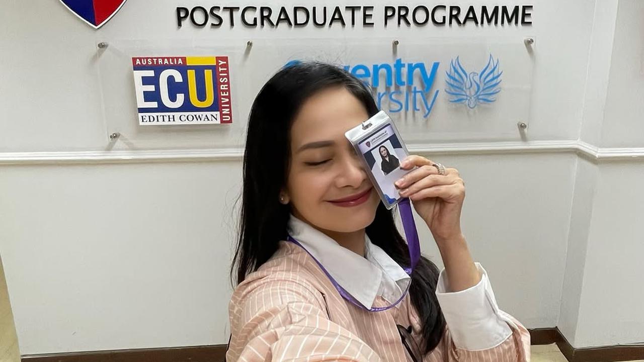 Kuliah Lagi, Ini 7 Potret Ersa Mayori saat Nugas - Akui Keteteran Bagi Waktu Jadi Ibu, Mahasiswa dan Kerjaan