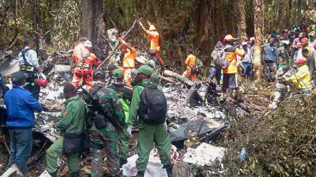 20150818-Pesawat Hancur, Uang Rp 6,5 M di Trigana Air Ditemukan Hangus-Papua