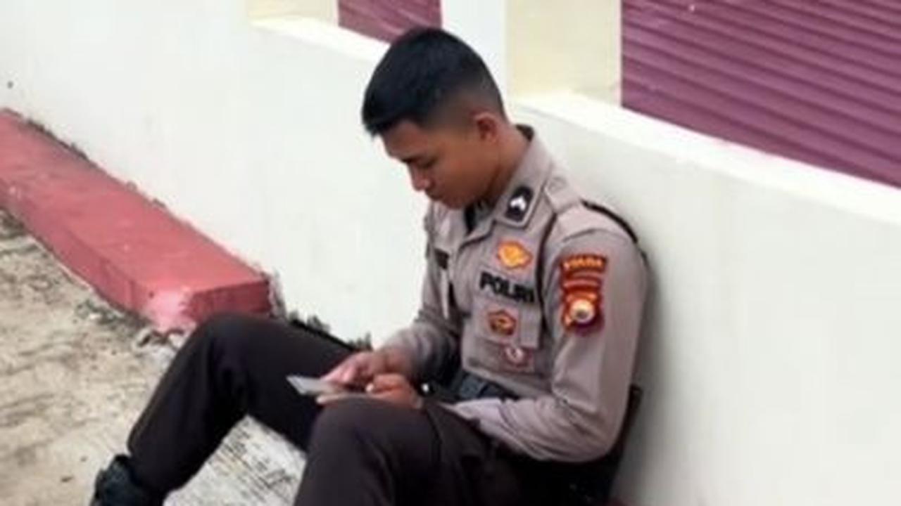 Bripda Rafles Merenung karena Putus Cinta<br>