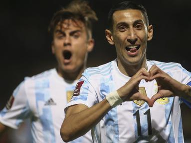 Argentina sukses mencuri poin dari markas Uruguay lewat gol tunggal Angel Di Maria. Hasil tersebut membuat Albiceleste tetap berada di urutan kedua klasemen di bawah Brasil, dengan raihan 28 poin. (AFP/Pool/Ernesto Ryan)