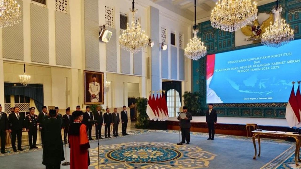 Adies Kadir Disumpah Jadi Hakim MK