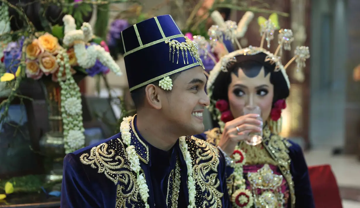 Memilih jodoh memang bukanlah hal yang main-main bagi seorang Ridwan. Ia mengaku menjatuhkan pilihan pada Putri karena beberapa alasan, namun yang terpenting ia sangat menjunjung ajaran Nabi Muhammad SAW. (Nurwahyunan/Bintang.com)