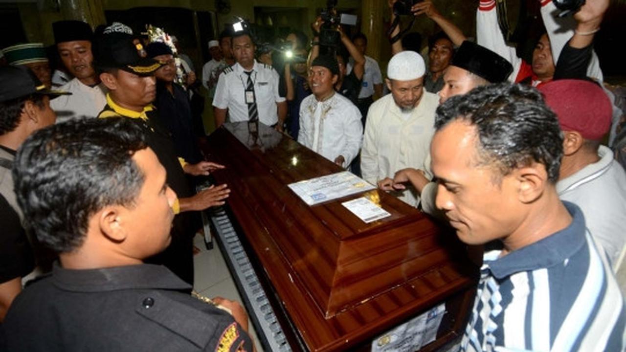Isak tangis dan takbir iringi kedatangan jenazah Co Pilot Aviastar