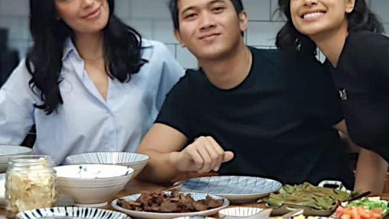 Pernah menjalin asmara dengan artis <br>