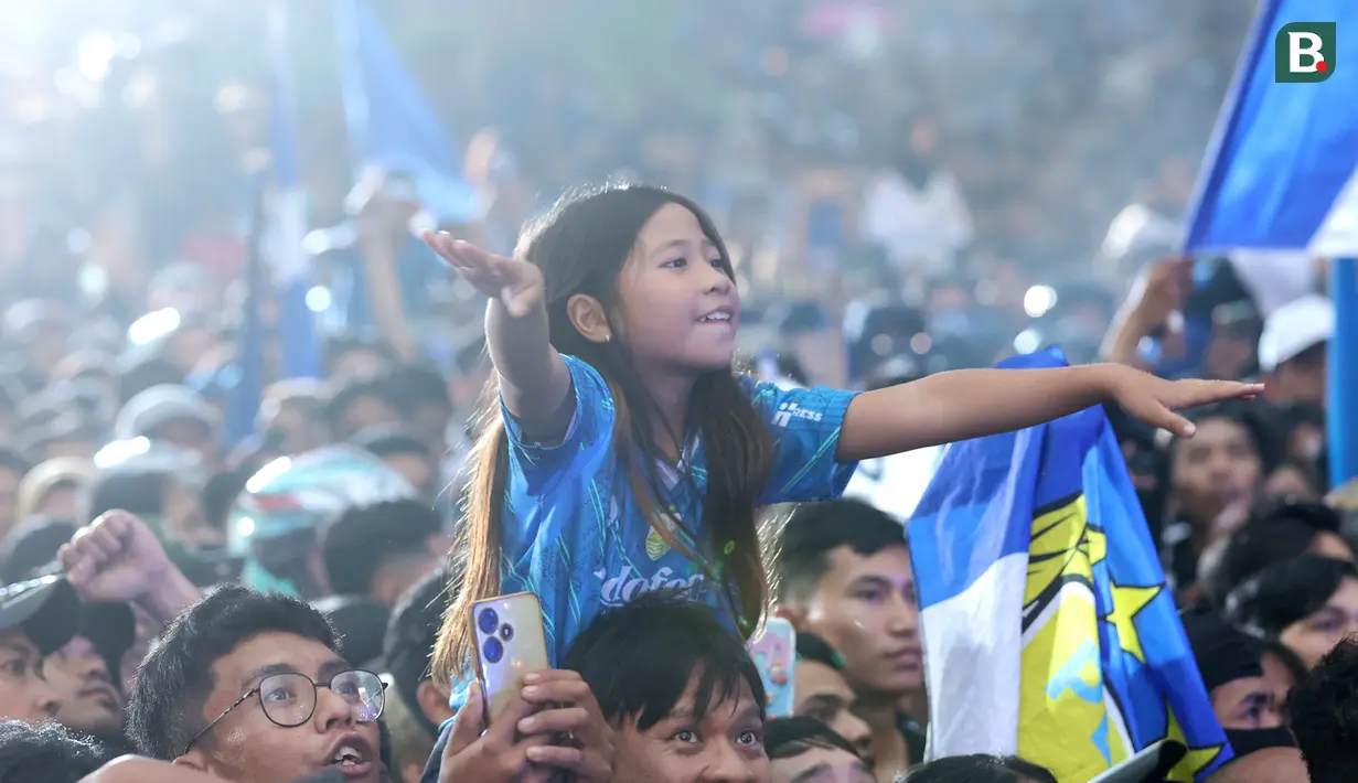 Segenap masyarakat Jawa Barat khusunya di kota Bandung larut dalam euforia keberhasilan Persib Bandung menjadi juara BRI Liga 1 2024. (Bola.com/M Iqbal Ichsan)