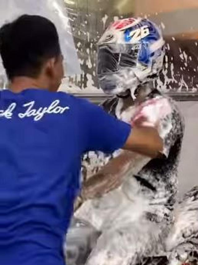 Begini Jadinya Kalau Motor Dicuci Otomatis Seperti Mobil