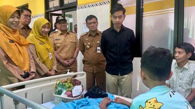 Di Batang, Gibran Rakabuming Raka Minta Maaf ke Korban MBG