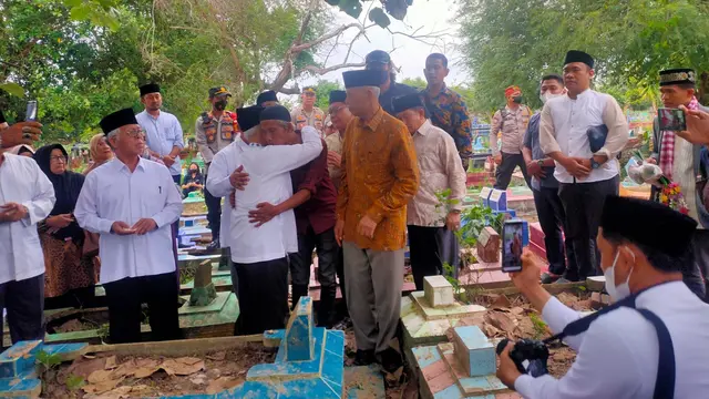 Usai Autopsi, Pimpinan Ponpes Gontor Ziarah ke Makam Santrinya di Palembang