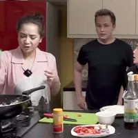 Nagita Slavina dan Ussy Sulistiawaty (Youtube/Ussy Andhika Official)