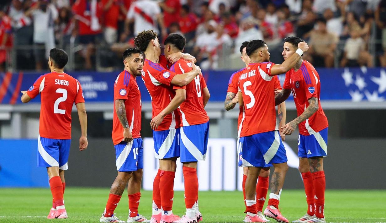 Sementara, Chile berada di peringkat ketiga dengan mengemas satu poin dari satu pertandingan yang dijalani. (Aric Becker/AFP)