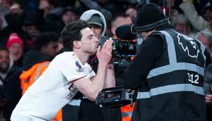 Hasil ini membuat Arsenal kini mengemas 48 poin dari 20 laga. Mereka duduk nyaman di puncak klasemen dengan keunggulan enam angka dari Aston Villa yang ada di peringkat kedua. (AP Photo/Alastair Grant)