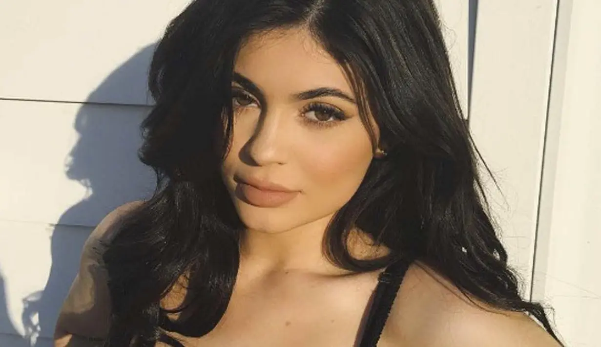 Sementara itu Kylie Jenner pun bersumpah bahwa tak mungkin Tyga adalah ayah dari Stormi. Namun, Kris Jenner tetap saja berharap. (instagram/kyliejenner)