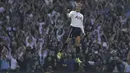 Pemain Tottenham Hotspur, Dele Alli merayakan golnya ke gawang Watford pada lanjutan Premier League pekan ke-32 di  White Hart Lane, London, (8/4/2017). Tottenham menang 4-0. (AP/Tim Ireland)