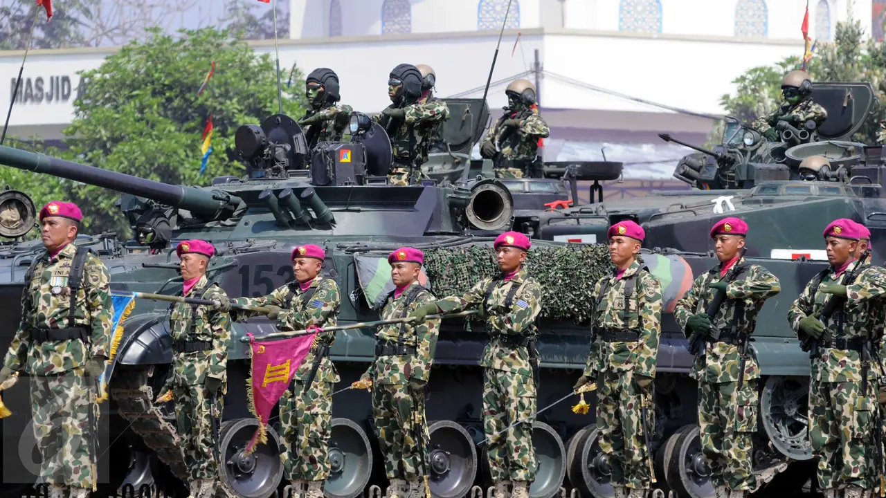 20151115-Kasal Ade Supandi Pimpin Upacara HUT TNI AL ke-70
