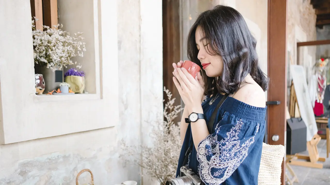 wanita juli suka berbagi