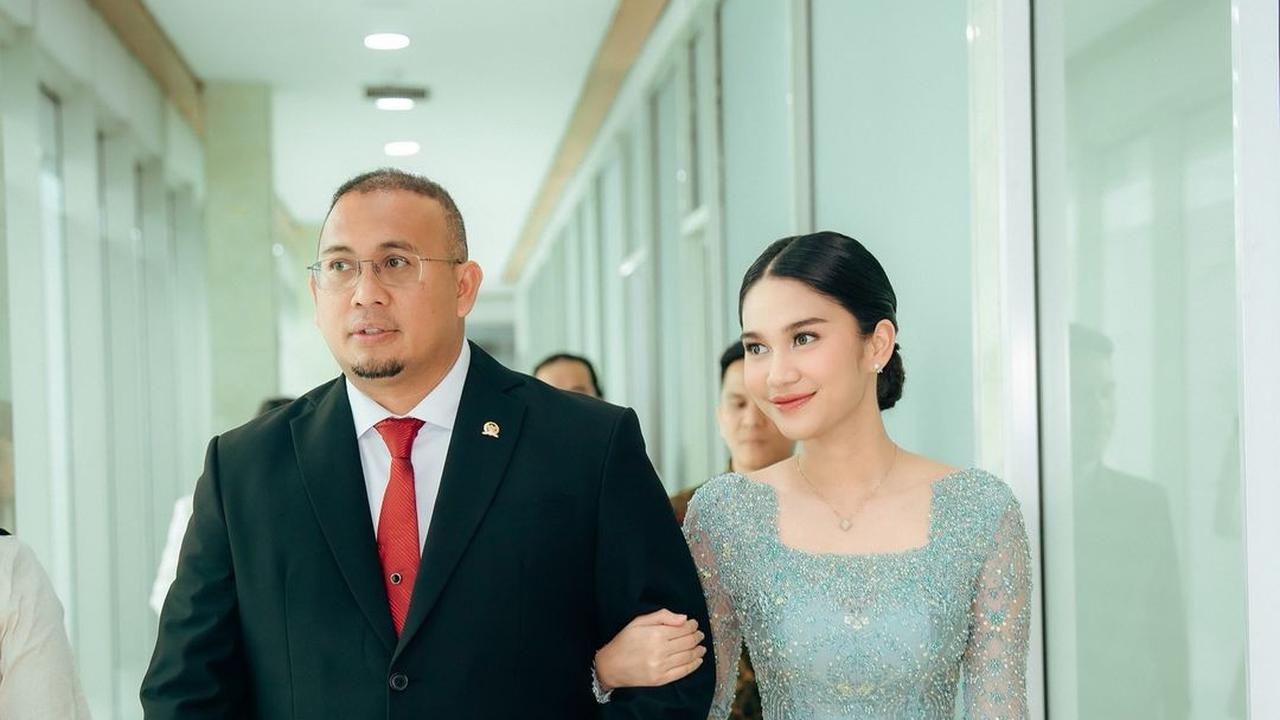 Azizah Salsha Disebut Gak Sopan karena Gandeng Ayah di Depan Ibu, Dibandingkan Almira Yudhoyono yang Lebih Santun