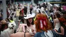 Tay-gating, praktik berkumpul di luar pertunjukan Swift tanpa tiket, seperti yang dilakukan ribuan orang di Munich pada awal musim panas tahun ini, tidak akan diizinkan. (HENRY NICHOLLS / AFP)