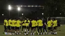 Pemain Timnas Malaysia saat latihan jelang laga kualifikasi Piala Dunia di Lapangan ABC, Senayan, Jakarta, Selasa (3/9). Malaysia akan berhadapan dengan Indonesia. (Bola.com/M Iqbal Ichsan)