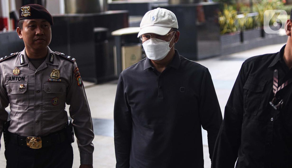 Setibanya di gedung KPK Jakarta, Gubernur Bengkulu Rohidin Mersyah memilih bungkam. (Liputan6.com/Angga Yuniar)