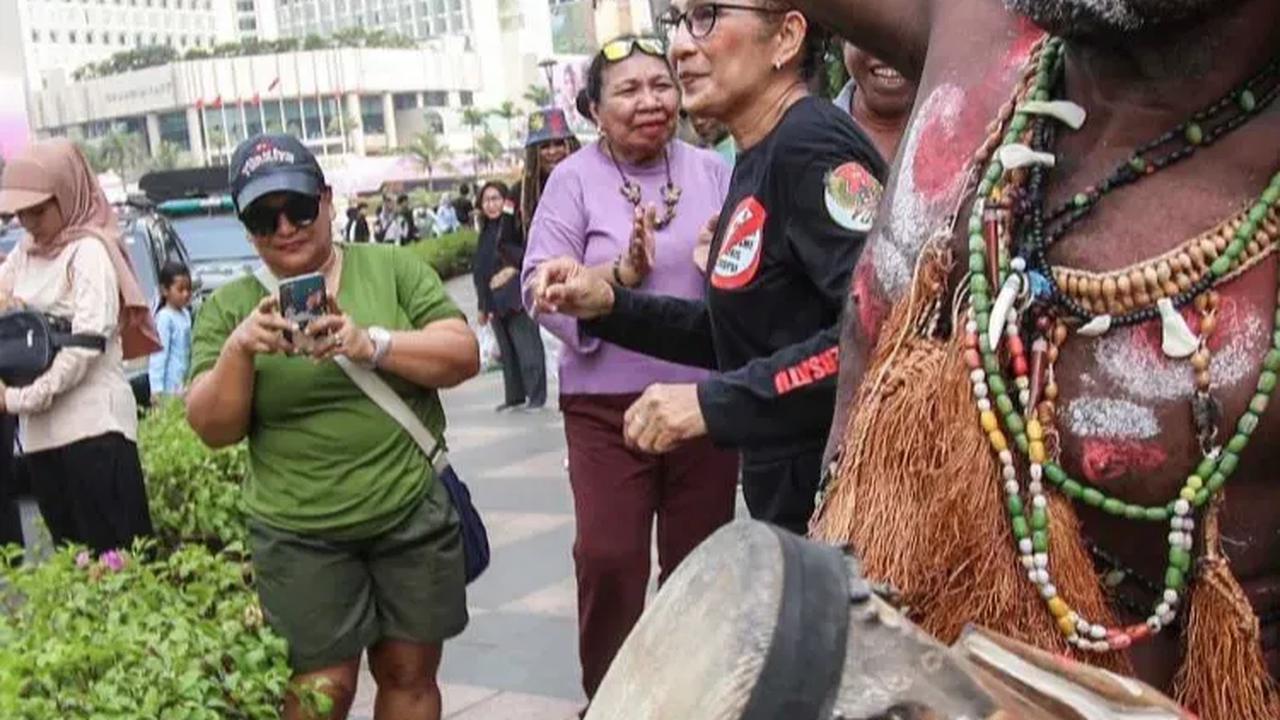 FOTO: Keramahan Suku Adat Papua Menyapa Warga DKI Jakarta Melalui Budaya