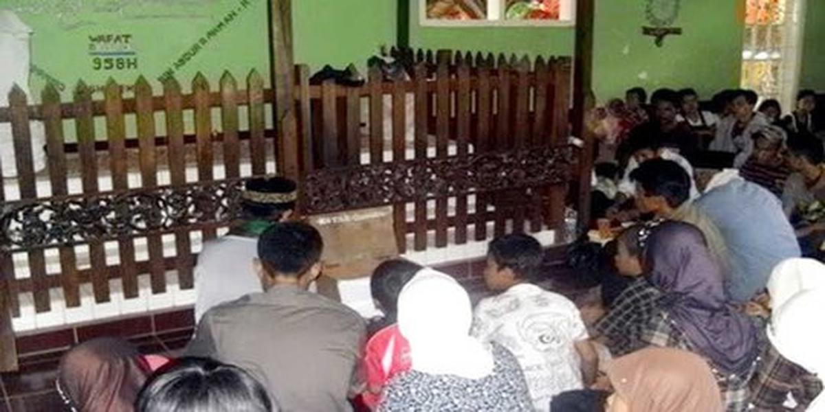 Gunung Santri makam Syekh Muhammad Sholeh