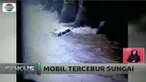 Hingga kini belum diketahui mengapa mobil yang dikendarai warga Sidoarjo itu bisa menabrak pembatas dan masuk ke dalam sungai.