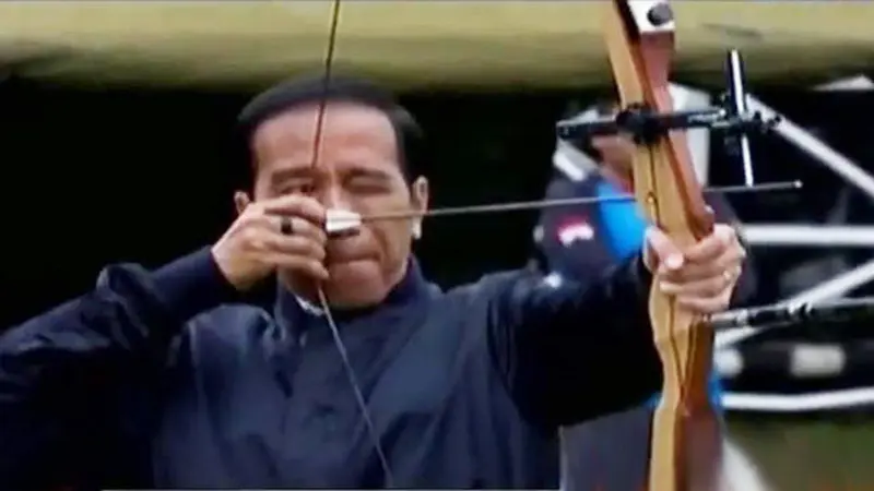 Jokowi Latihan Panahan