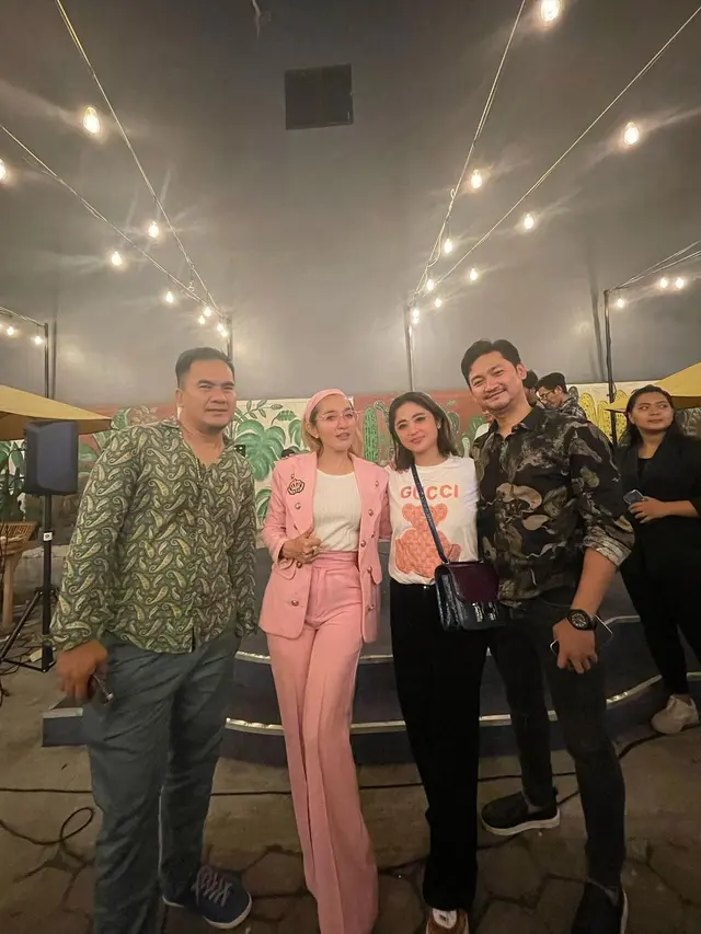 6 Potret Keseruan Dewi Perssik dan Saipul Jamil Duet di Atas Panggung, Heboh