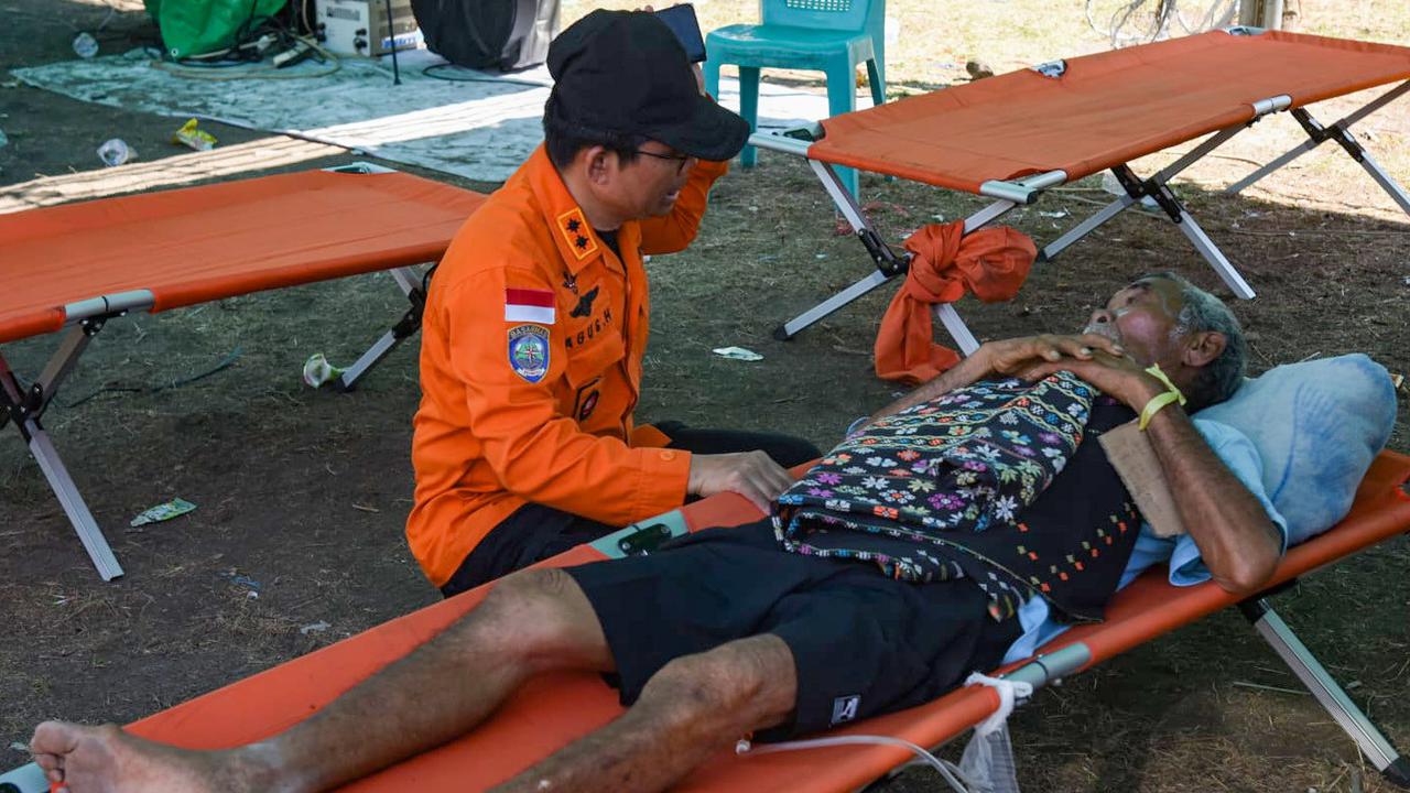 Basarnas Evakuasi Korban Gempa M 7,7 di NTT