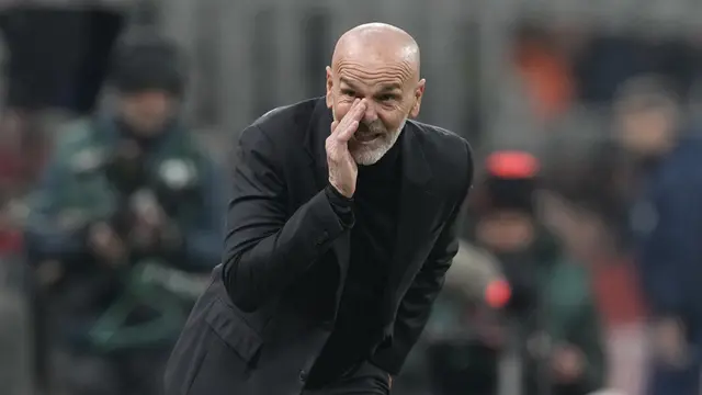 Foto: Stefano Pioli yang Selalu Percaya Diri dari Pinggir Lapangan, Kali Ini Torino Kena Efek Teriakannya
