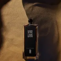 Parfum terbaru dari Serge Lutens yang mengajak penggunanya menyelami keindahan senja yang perlahan berubah menjadi malam. [Dok/aromaabadi].
