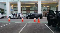 Penyidik Kejagung Keluar dari Kantor BGN Bawa Satu Kontainer Dokumen