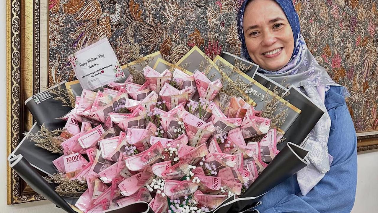 7 Potret Ibunda Inara Rusli yang Jarang Tersorot, Sama Cantiknya