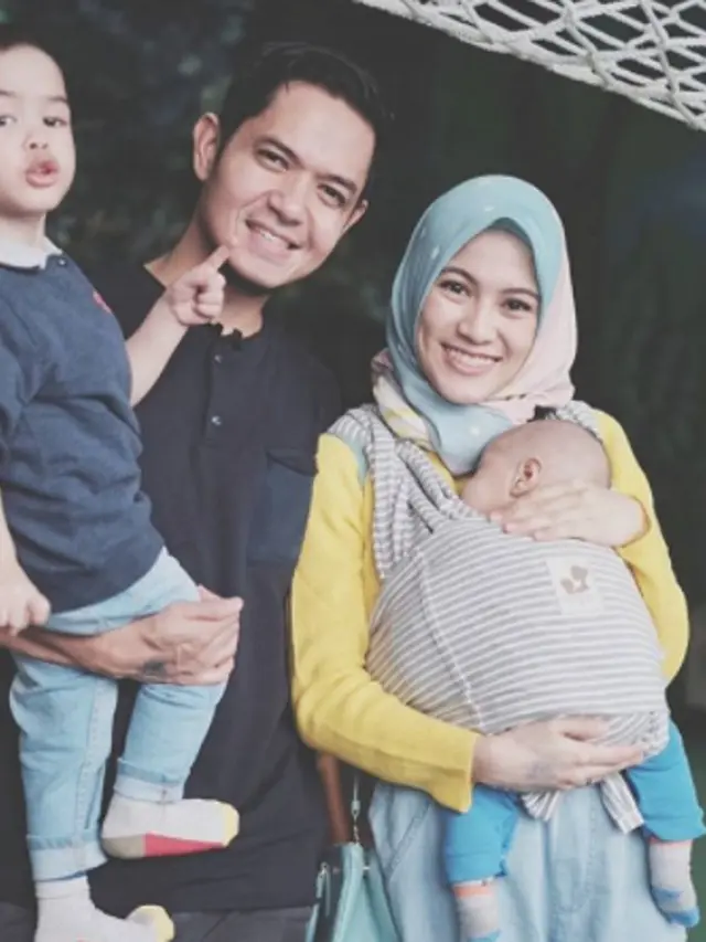[Bintang] Dude Harlino dan Alyssa Soebandono
