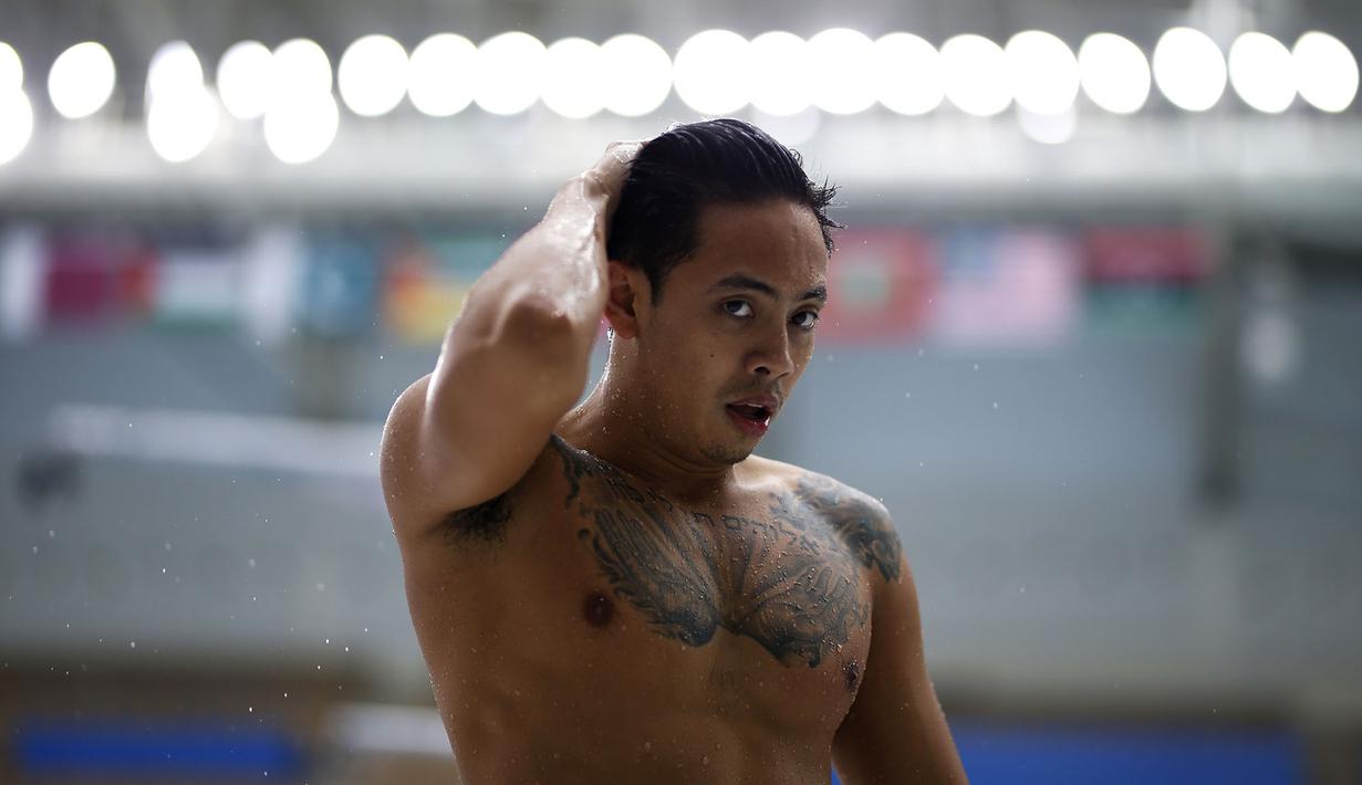 Gagarin Nathaniel perenang Indonesia meraih medali emas di nomor 200 meter pada Islamic Solidarity Games 2017, Senin (15/5/2017) di Baku, Azerbaijan (AFP/Marco Bertorello)