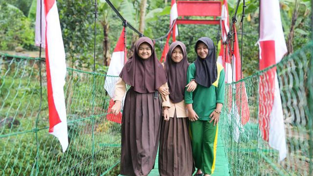 Jembatan Gantung Cisurupan Garut Hadir, Pelajar Tak Lagi Bolos Sekolah karena Terhadang Banjir