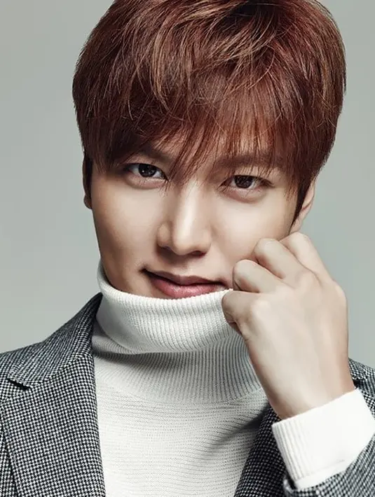 Lee Min Ho gemar baca buku. Ia juga menyukai baca koran sehingga dirinya cenderung mudah menghapal beberapa naskah dan skenario saat menjalani syuting. (Soompi)