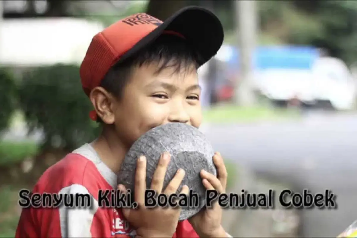 Masih 11 Tahun, Bocah Ini Keliling Jual Cobek