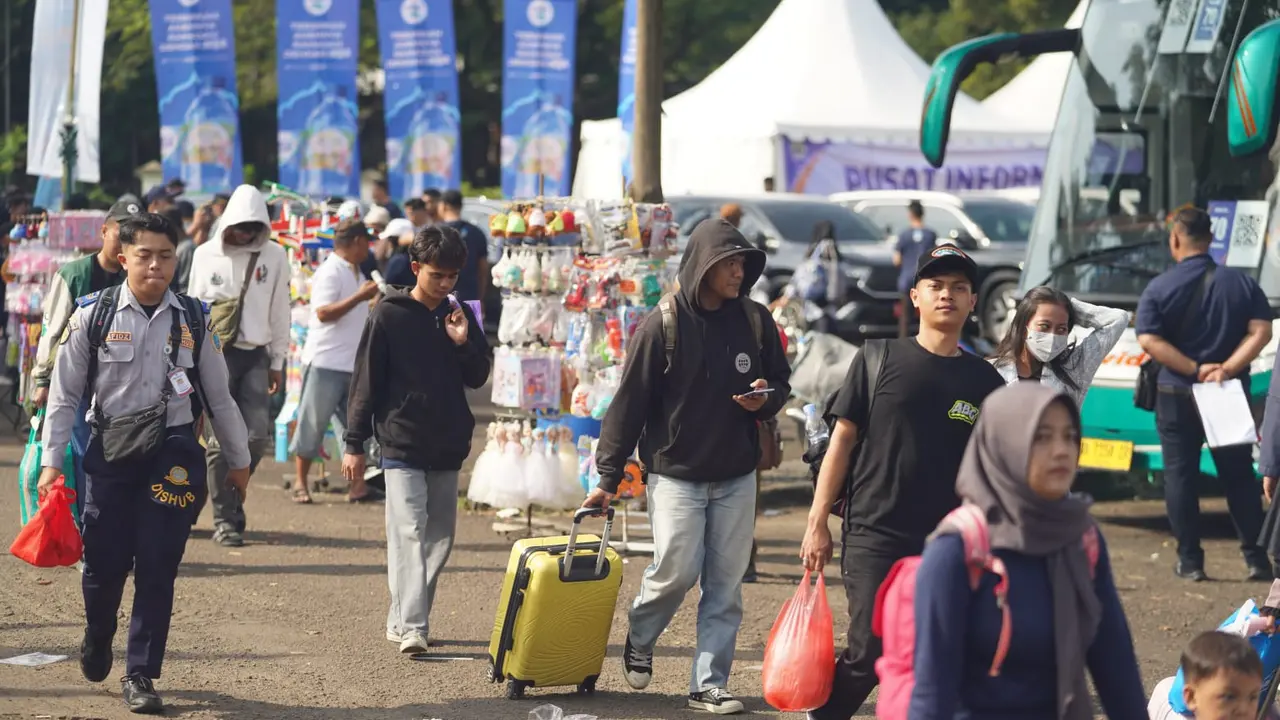 19 ribu peserta mudik gratis diberangkatkan menggunakan ratusan bus dari kawasan Taman Mini Indonesia Indah (TMII), Jakarta (Istimewa)