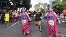 Tarian dan Musik Tradisional Pandawa Papeling ikut mememriahkan acara Indonesia Bisa Emas, Road to Rio 2016 di Senayan, Jakarta, Minggu (20/3/2016). (Bola.com/Nicklas Hanoatubun)
