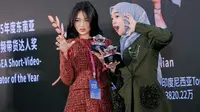 6 Potret Kebersamaan Fuji dan Ria Ricis di China, Raih Penghargaan Internasional