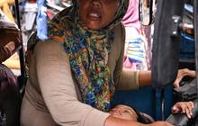 FOTO: Cerita Tangguh Ekawati, Ibu Tunggal Jadi Sopir Bajaj Demi Hidupi Empat Anak