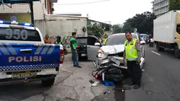 Kecelakaan Adu Banteng Motor dan Mobil di Depok, 1 Orang Tewas