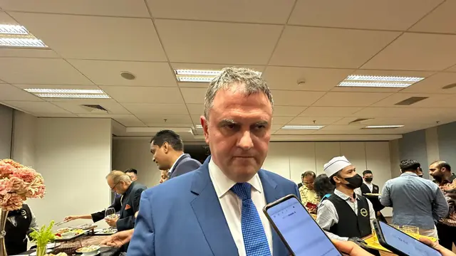 Duta Besar Rumania untuk Indonesia Dan-Adrian Balenscu meluncurkan Jakarta Diplomatic Film Club (JDFC) di Kedutaan Besar India, Jakarta, Jumat (5/7/2024). (Liputan6/Benedikta Miranti)